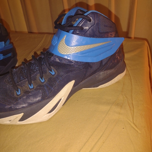 LeBron Zoom Soldier 8 'Midnight Navy' - Picture 4 of 7